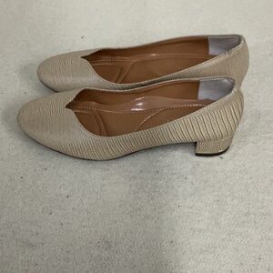 NWOT woman’s J.REENE block heels